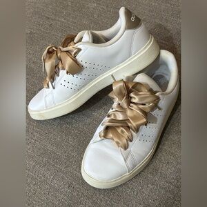 adidas Advantage 2.0 Women’s 9 White/Gold Sneakers w/ Ribbon
